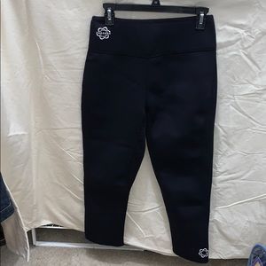 Zaggora Capri work out Pants (M). Worn Once